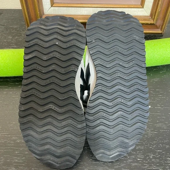 New Balance Classic 237 White and Black Trainers 6 in women’s - Picture 7 of 8